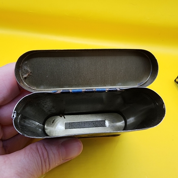 Vintage Bugler Tin Case & New Gummed Cigarette Papers - Picture 6 of 6